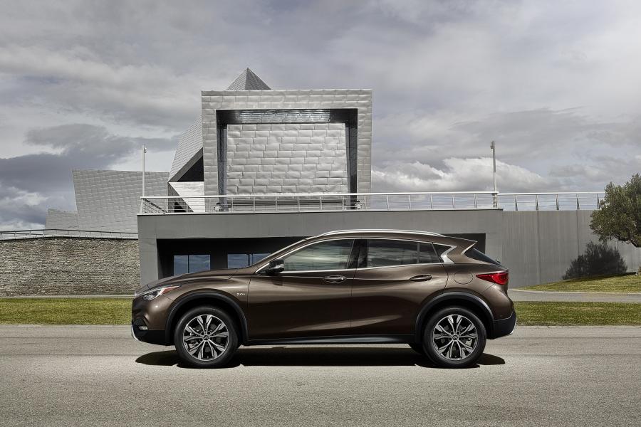  Infiniti QX30 2.0t AWD 2016 года  (фото 26 из 30)